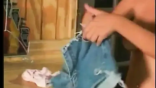 Pelacur pirang yang diinginkan yang menakjubkan dientot di dapur