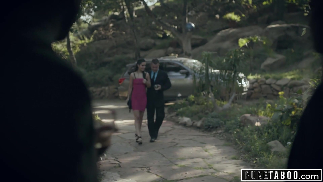 純粋なタブー痴女がビジネスマンに屈辱-公共ファック