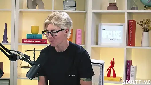 Khloe Kingsley Squirting on Camera & Red Flags | the Adult Time Podcast