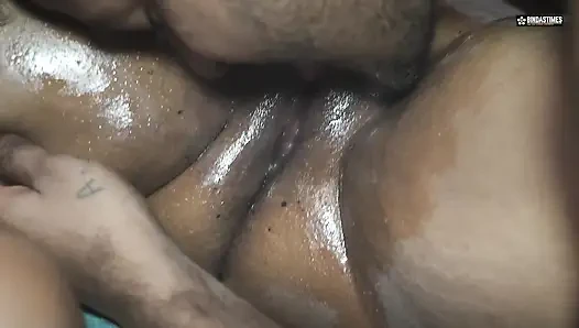 Istri modern desi memergoki suaminya berhubungan seks dengan gadis terangsang dan berubah menjadi seks bdsm hardcore (film lengkap)