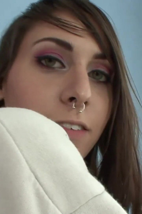 대물 자지로 황폐해진 핫한 Luna Kitsuen