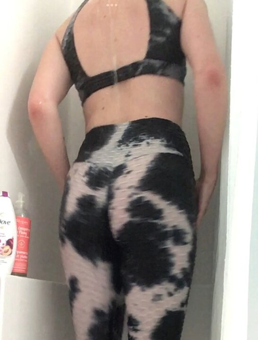 Post workout shower with scrunch leggings