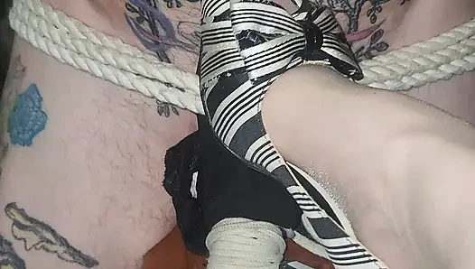 Goode Girl Nylon Und Ballbusting