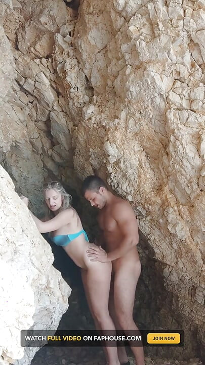 Pasangan asli balkan amatir di pantai tanpa sensor