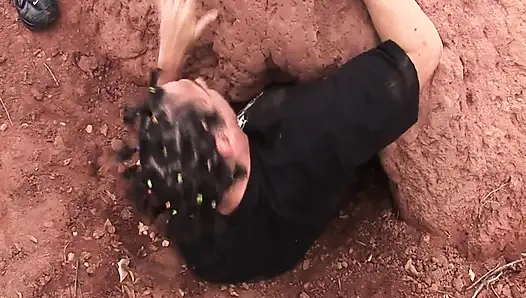 Kecantikan Terkubur di Pasir: Seks Fetish Luar Ruangan Liar