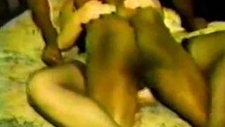 Retro cuckold echtgenoot filmt milf grote zwarte lul pijpbeurt op zijn hondjes