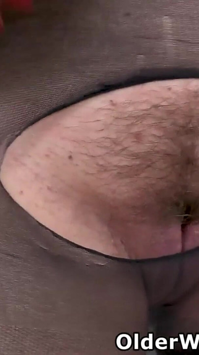 Busty milf Heidi gets herself in the mood and her skilled fingers do the rest | Clip 1