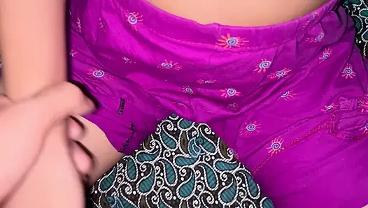 Kakak ipar india yang super hot ini lagi ngidam dipijat sama adik iparnya dan devar