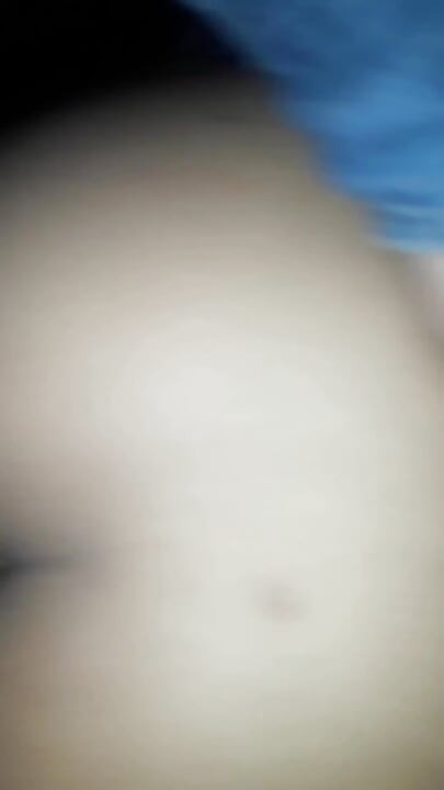 مدمنة على الحليب بسبب ذيلها