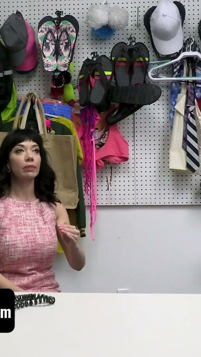 Esposa de senador pega roubando em loja | Clip 1
