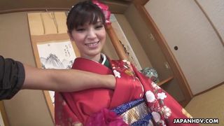 Dama japonesa, yuria tominaga está chorreando, sin censura