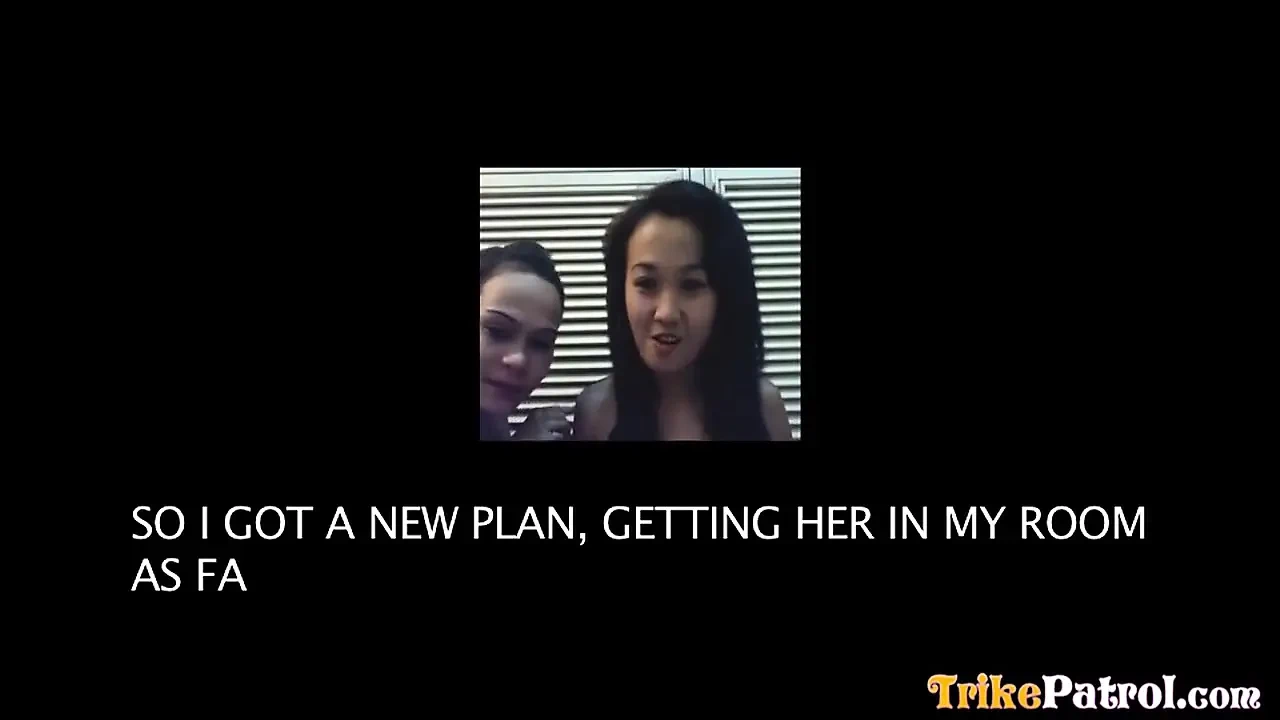 这个亚洲美女的纹身和奶油馅料