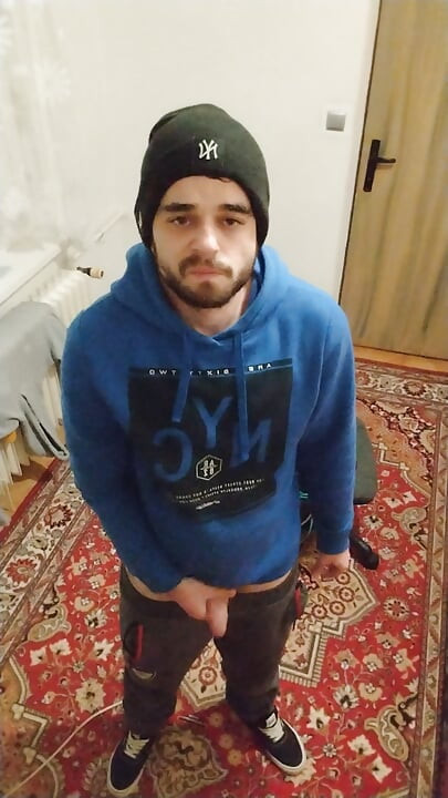 Drkam i svršavam u staru kombijsku cipelu