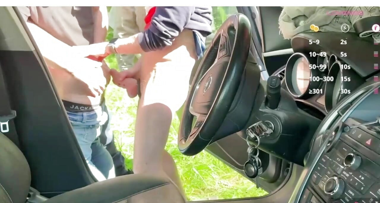ประตูรถเปิดและสิ่งต่าง ๆ คลั่งในทันที