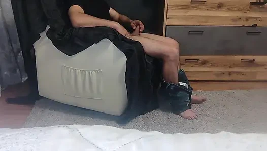 Lateks maskeli sürtük sert yarak emiyor