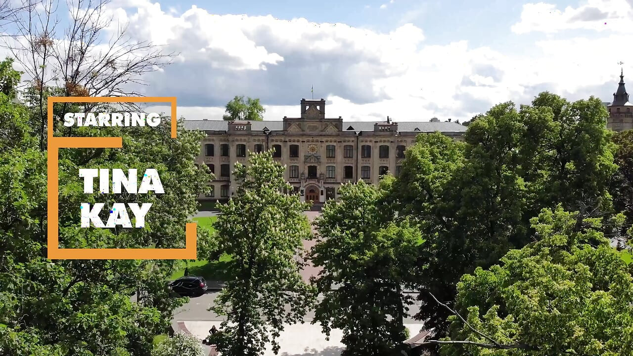 Kočičky Tina Kay a Nikky Fox ošukané mrdkou v análním triu - itsPOV