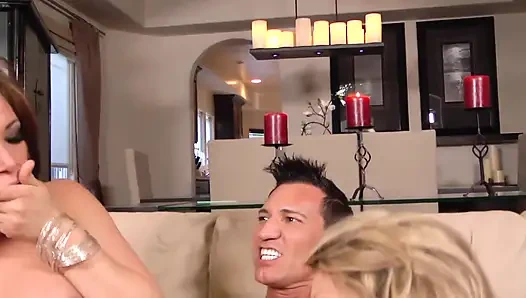 Двойные проблемы возбужденным подружкам нужен хуй, чтобы прикончить их