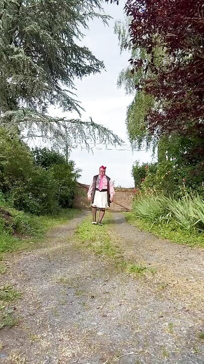 In a quick outfit with a pink blouse for an evening
