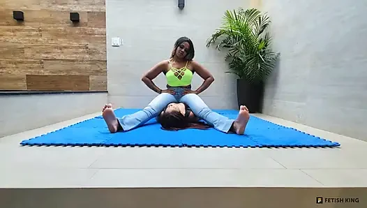 Chest Sitting - Strong Legs and Muscles Lebian Fight Girls