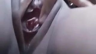 Горячая филиппинская девушка трахает пальцами и испытывает оргазм, HD