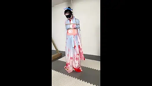 The Climax Version of Wearing a Kimono on a Sunny Day