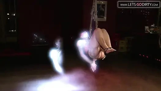 Gadis hot diikat lalu digantung sebagai hukuman