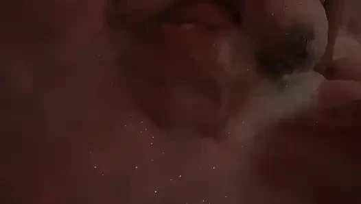 İri göğüslü kız tinder'dan bir adamla jakuzide seks yapıyor