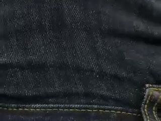 Protuberância de Ben e porra em seus jeans