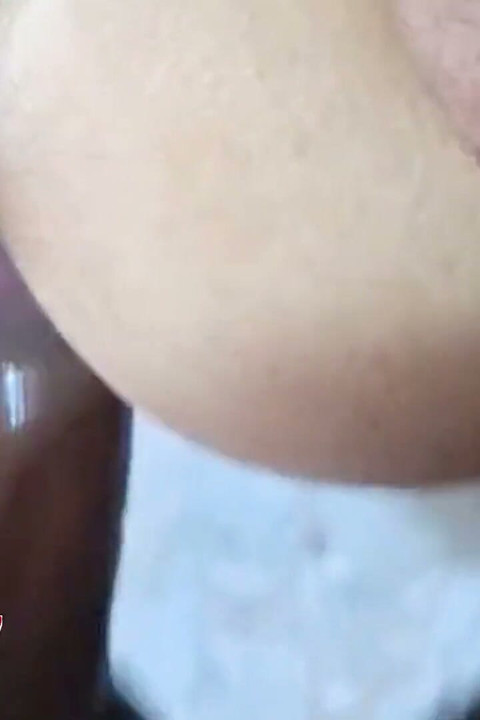 Fui fazer comida pro meu amigo e ele acabou me comendo