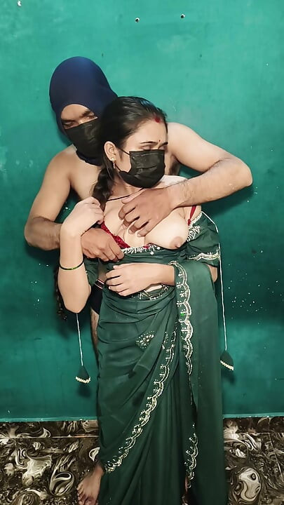 Oyo Rooms indiai MMS Oyo szexbotrány India Oyo Rooms párok 18 éves indiai lány Desi lányok forró indiai iskolás lányok romantikus