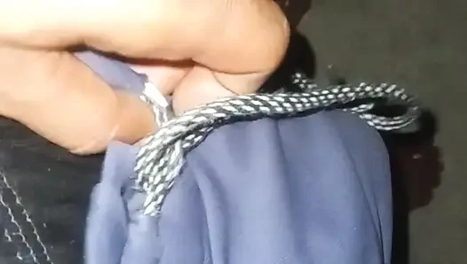 Adam tuğla duvara nüfuz etmek için eski inşaat şemasını istismar etti