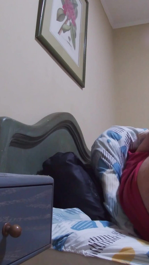 Amateur Hotel Masturbation with a Real Cumshot