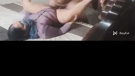 Dia bertanya apakah bus akan datang ... Tapi berujung kontolnya habis-habisan