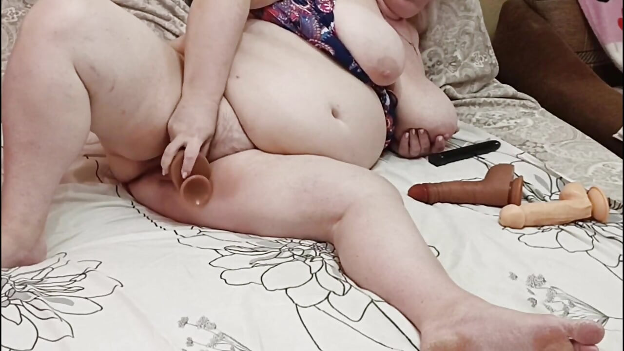 Una amiga se masturba el coño por la noche