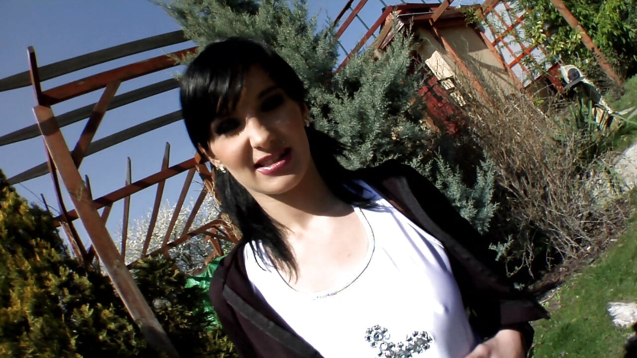 Heißer dreier, in dem ich einen schwanz bläst und gleichzeitig gefickt werde