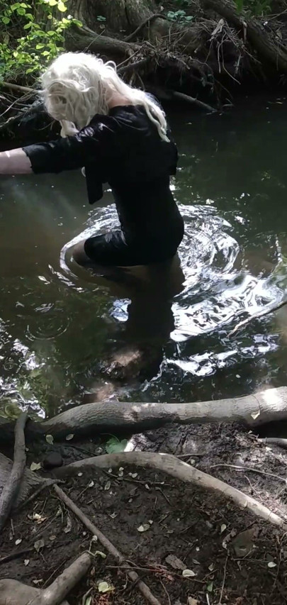 Pati wet black dress | Clip 1