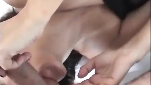 Büyük yarak emiyor ayakla muamele, ayak fetişi