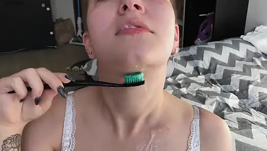 Cum Brushing Teeth Vilu Vidish