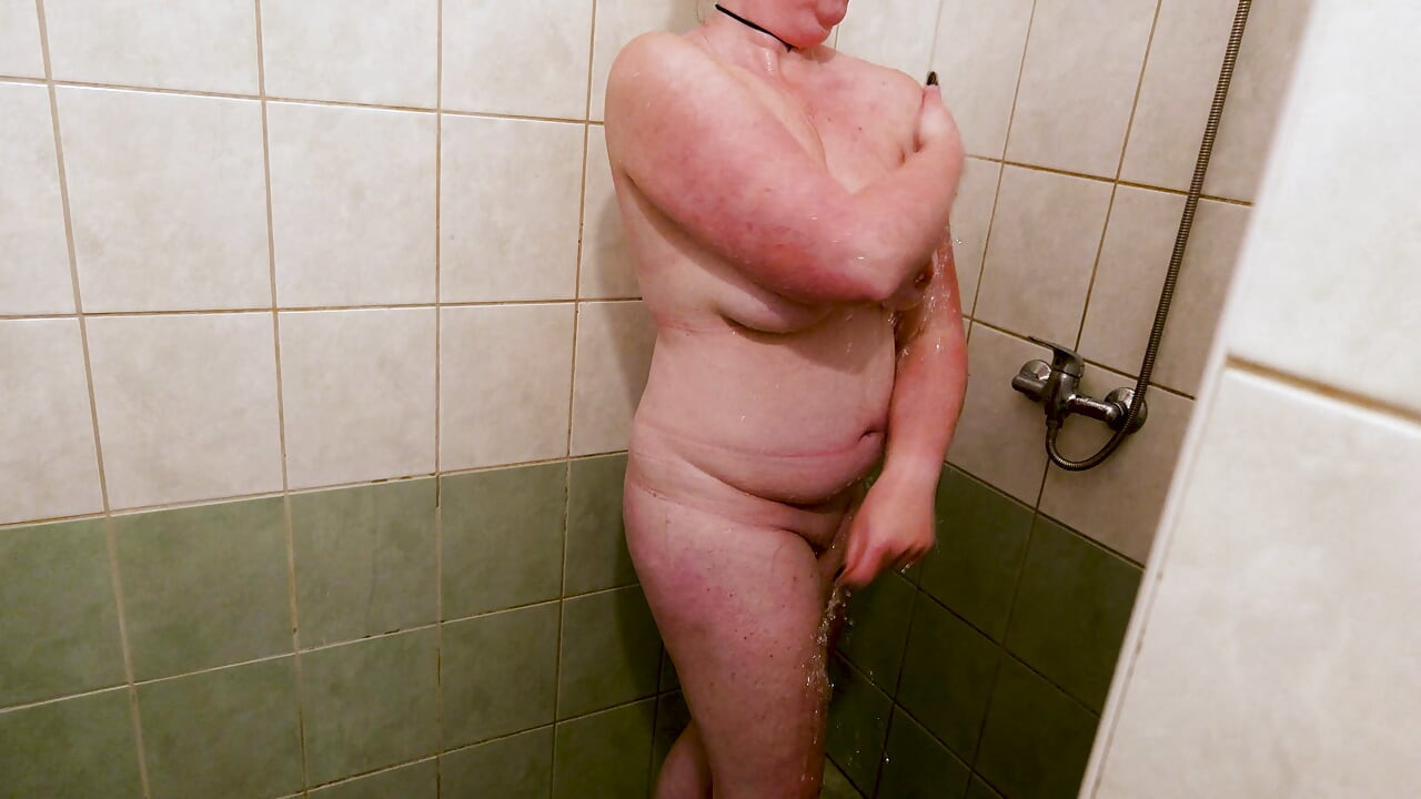 裸體妮可兔在淋浴間