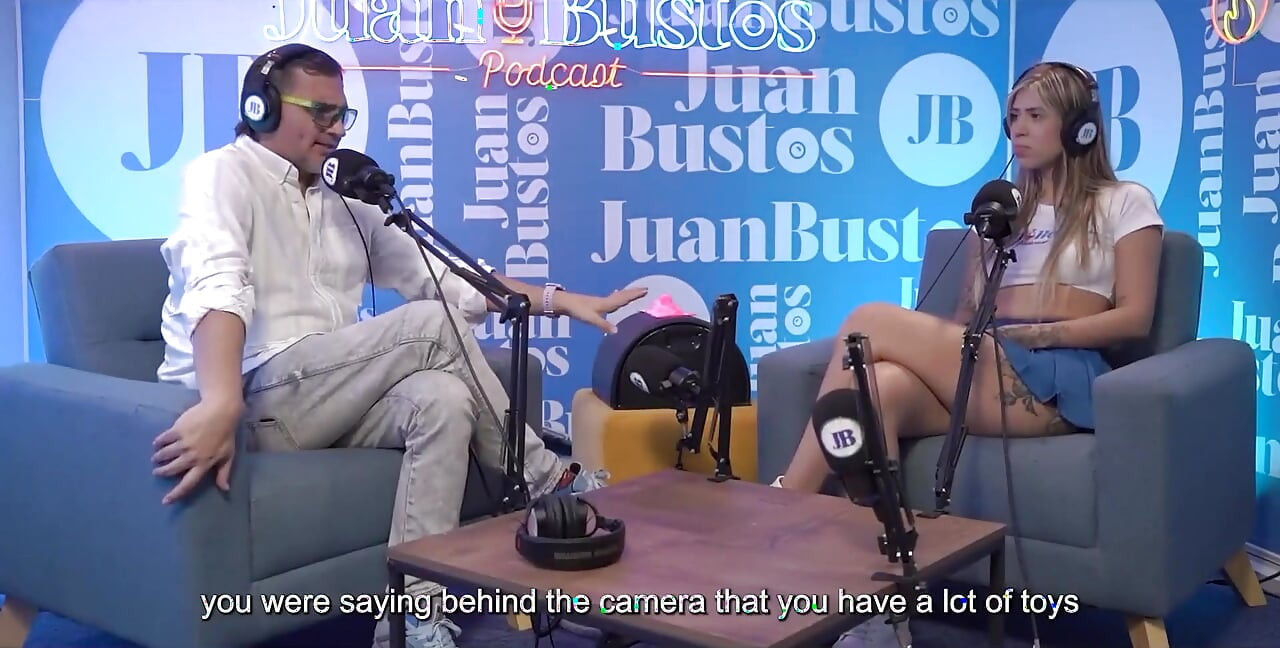 Beter dan haar speelgoed! Mollysmith spuit over de sybian-machine op de podcast van Juan Bustos
