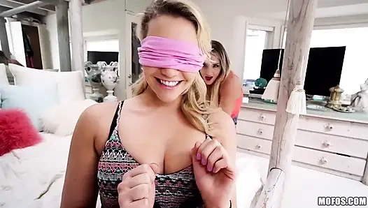 Поделитесь моим бойфрендом - Mia Malkova и Cali Carter делят страпон и большой член бойфренда в тройничке