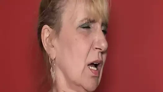 Бабушку трахнул черный член