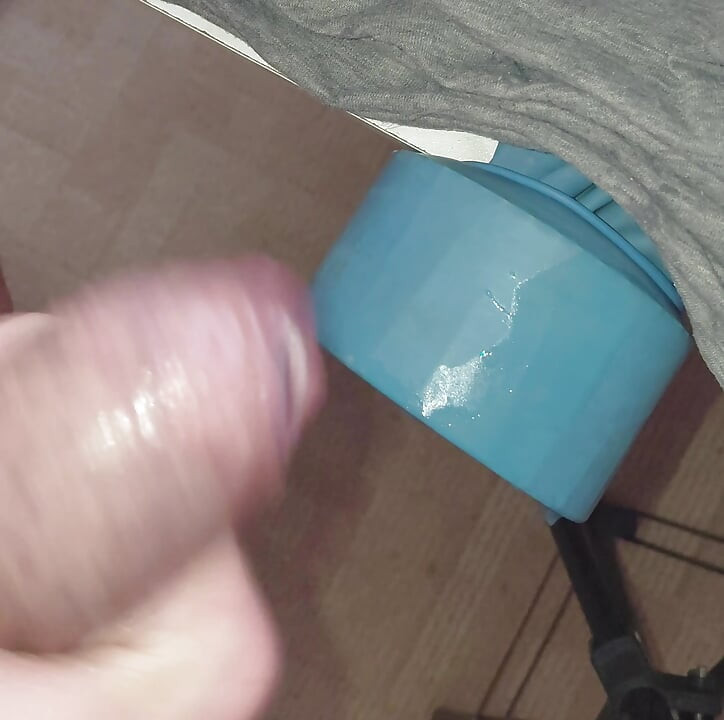 Hvor er det dejligt at have en stor tatoveret uklippet pik, der går ind og ud