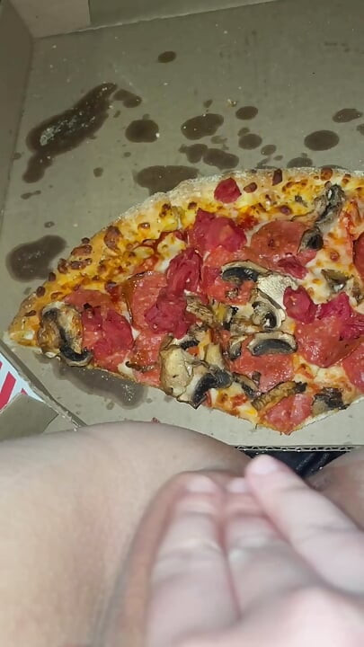 PIZZA TEEN MASTURBATION -KINKY FOOD FETISH-FEMALE WEIRD ARAB PORN-REAL ORGASM- AMATEUR- ARABIAN SNOWWHITE-USA LOS ANGELES 2025 G