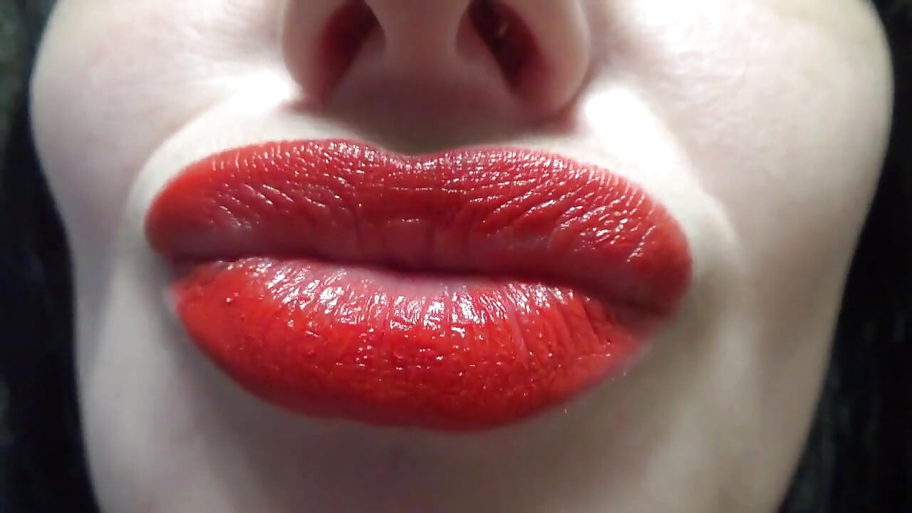 Kiss me baby! Red lipstick and big sexy lips fetish