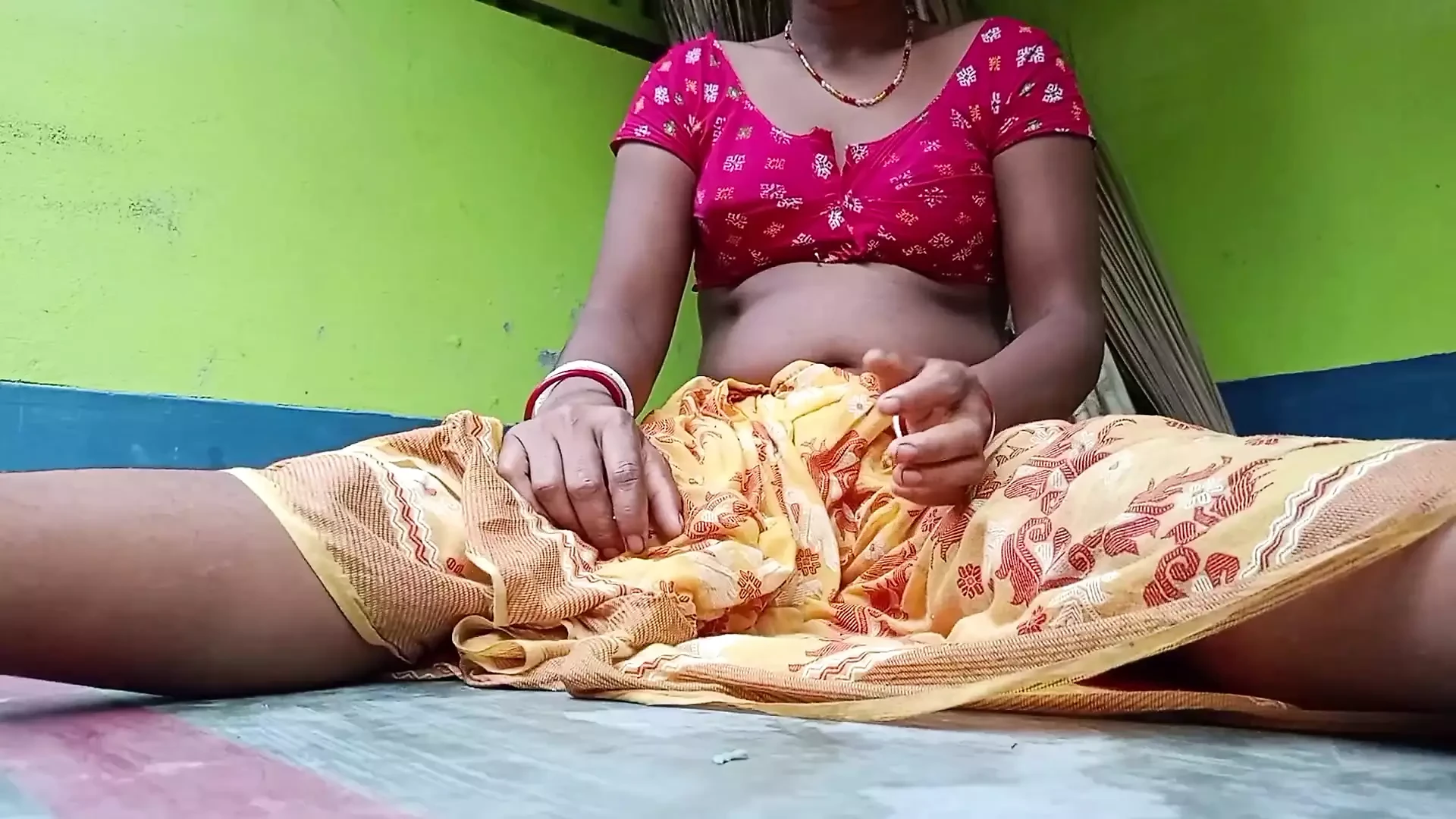 Cewekmu lagi asik fingering memeknya sampai muncrat