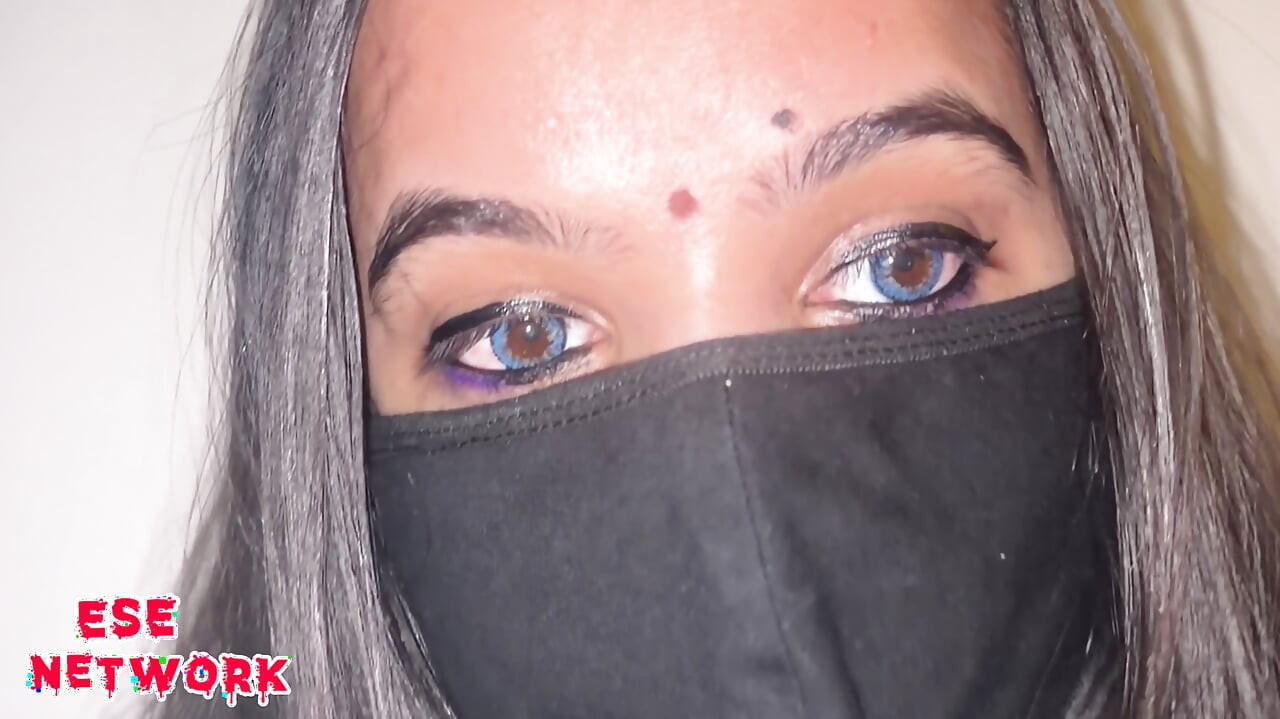 Gharpe Akeli Alisha Bhabhi Ne Apne Neighbour Ko Ghar Bulaya