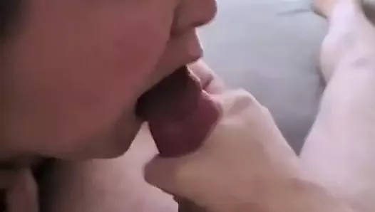 Une femme mariée se fait baiser par un inconnu