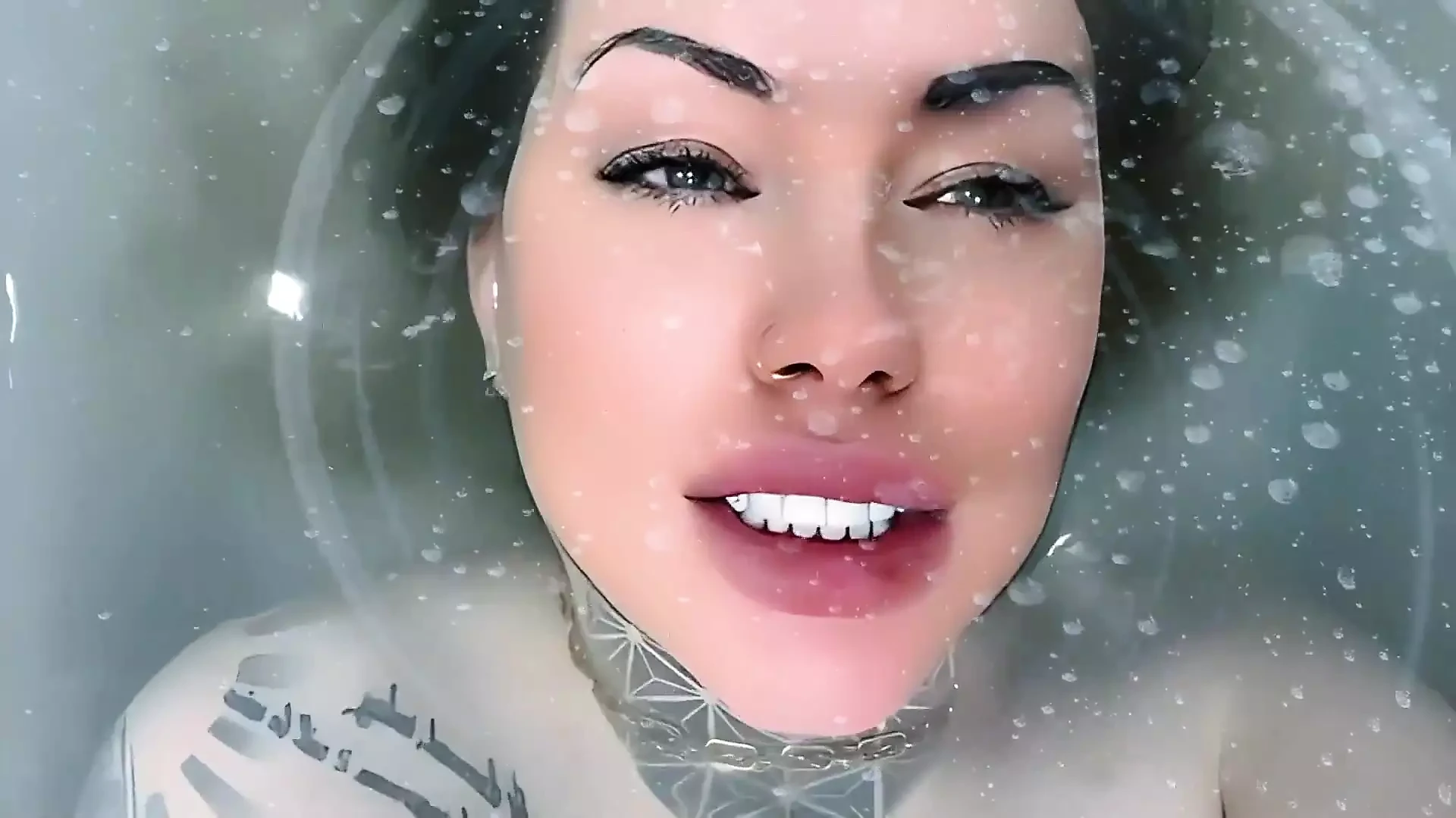 Lip Tease in the Bath Cum for My Perfect Lips, My Lips Pet