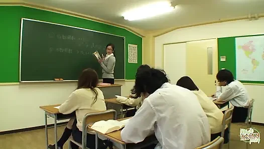 This Pretty Lady Sucked Him and They Talked After That but He Was Mostly...